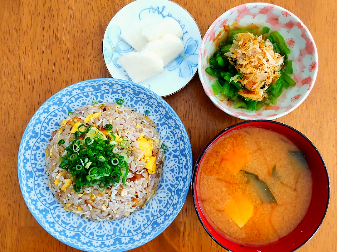 月日 しらすの焼き飯 小松菜のおひたし 糖しぼり大根 豆腐とわかめのお味噌汁 いもこ Snapdish スナップディッシュ Id Bqtmfa