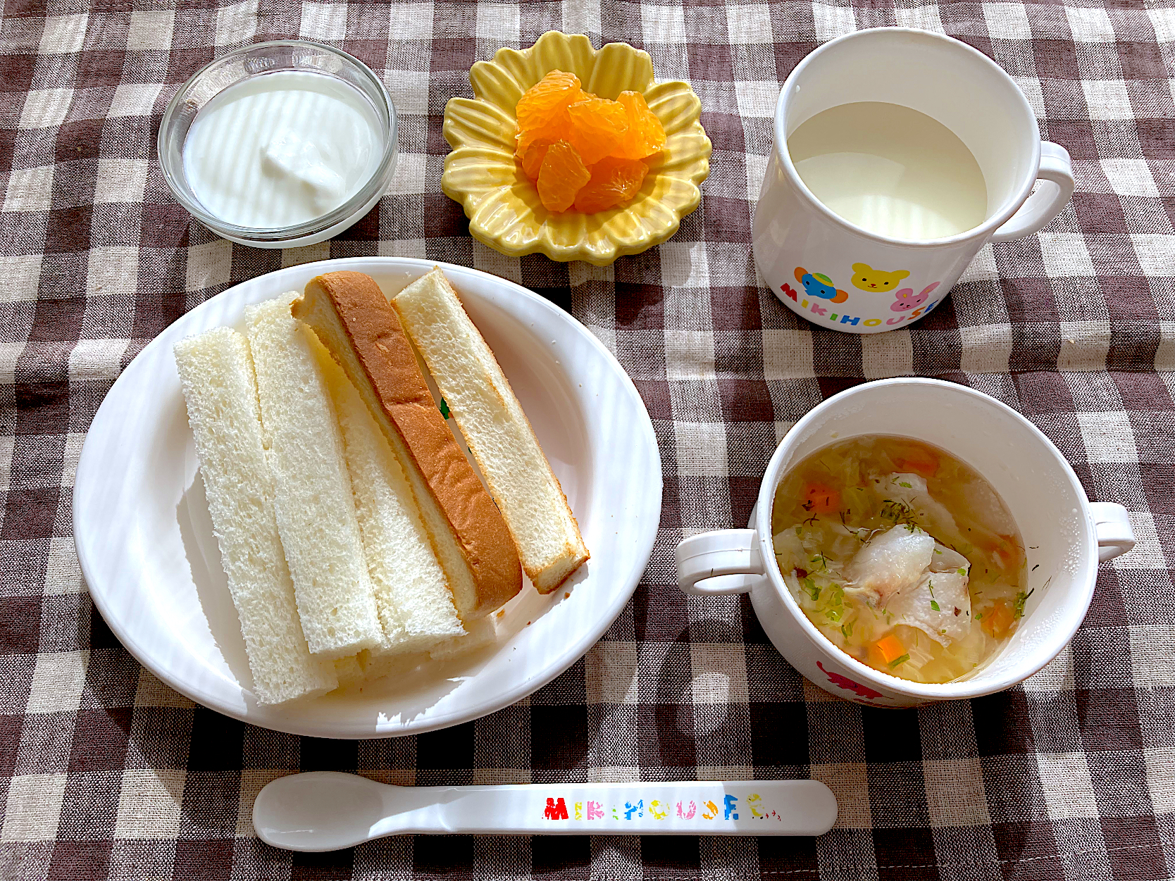離乳食 食パン たらと野菜のコンソメスープ みかん ヨーグルト ミルク Saya Snapdish スナップディッシュ Id Lza94a