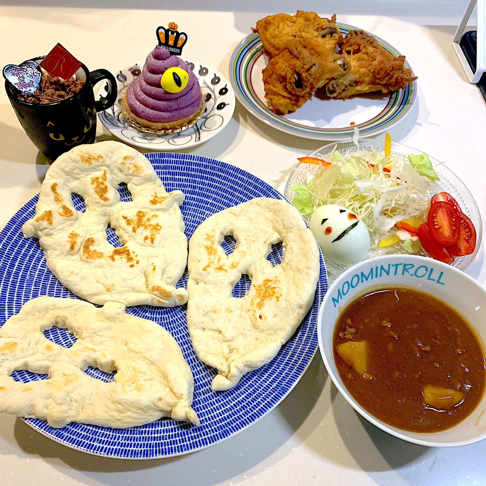 ハロウィン夜ご飯おばけナン カレー サラダ お昼ご飯の残りケンタッキー 買ってきたケーキ お家ハロウィン とまこ O Snapdish スナップディッシュ Id Lj0f1a