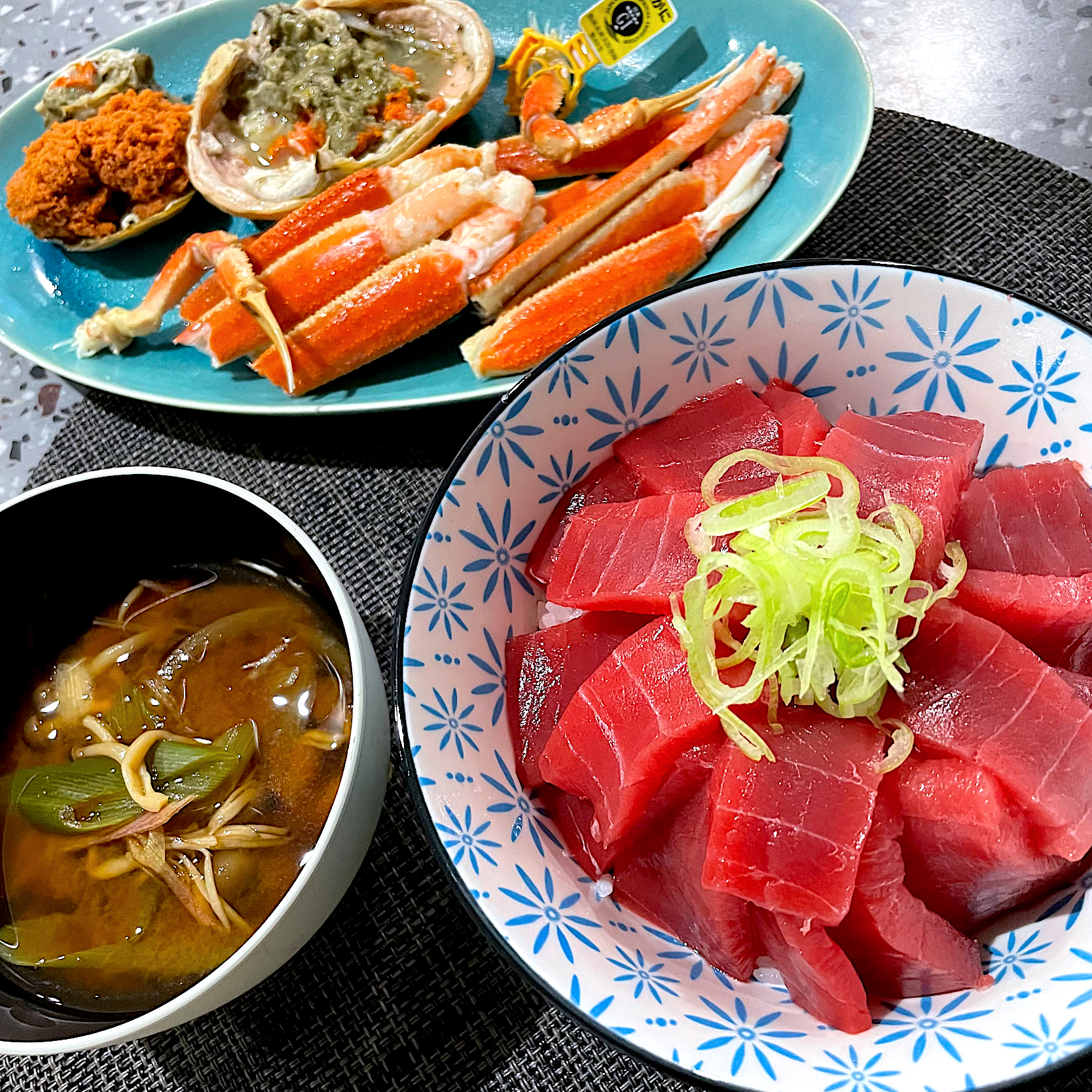 マグロ丼とセイコ蟹