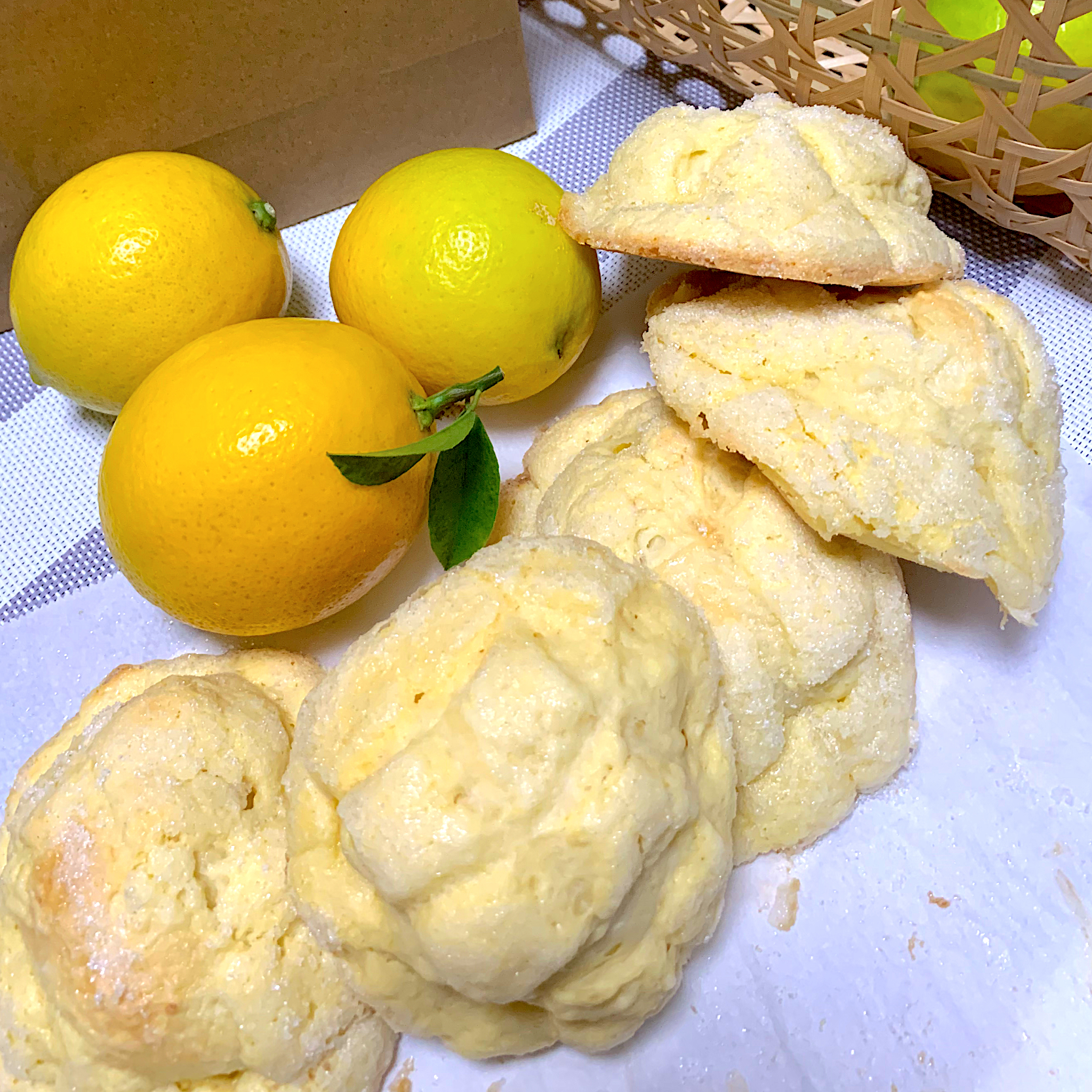 友達からのマイヤーレモンで作ったメロンパン