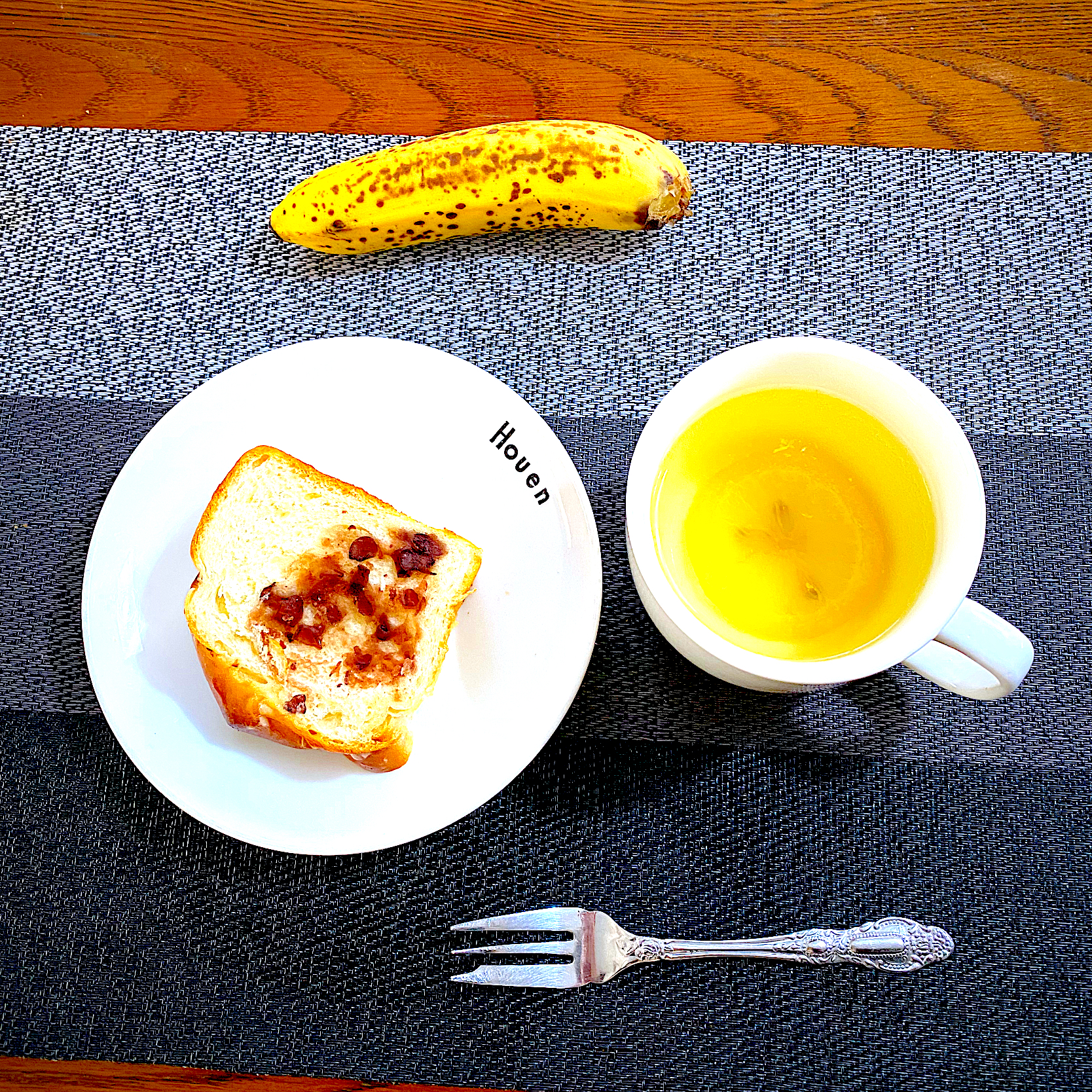 12月 2日  朝ごはん  粒あんリングパン、カフェオレ、バナナ