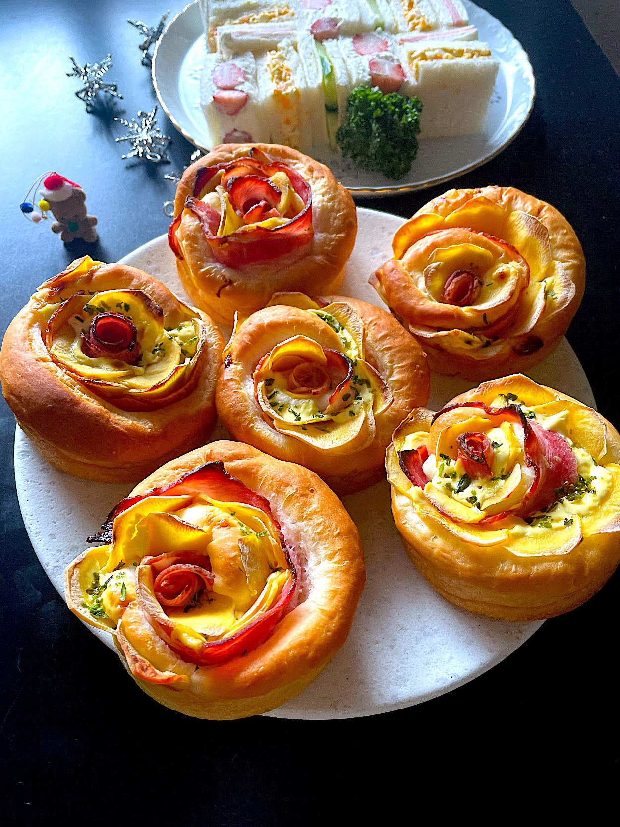 パンランチの日〜｢インカのめざめ｣のピザ風パン🍕とサンドイッチ🥪~ホームベーカリーで作る「高級専門店のパン」より