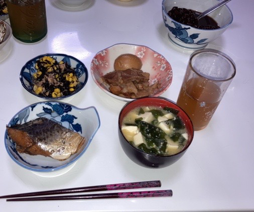 晩御飯( ✌︎'ω')✌︎🌟煮豚＆煮卵🌟さごしのポン酢煮🌟サラダ（ひじき、コーン、ツナ、青じそドレッシング）🌟みそ汁（豆腐、ワカメ）🌟黒豆