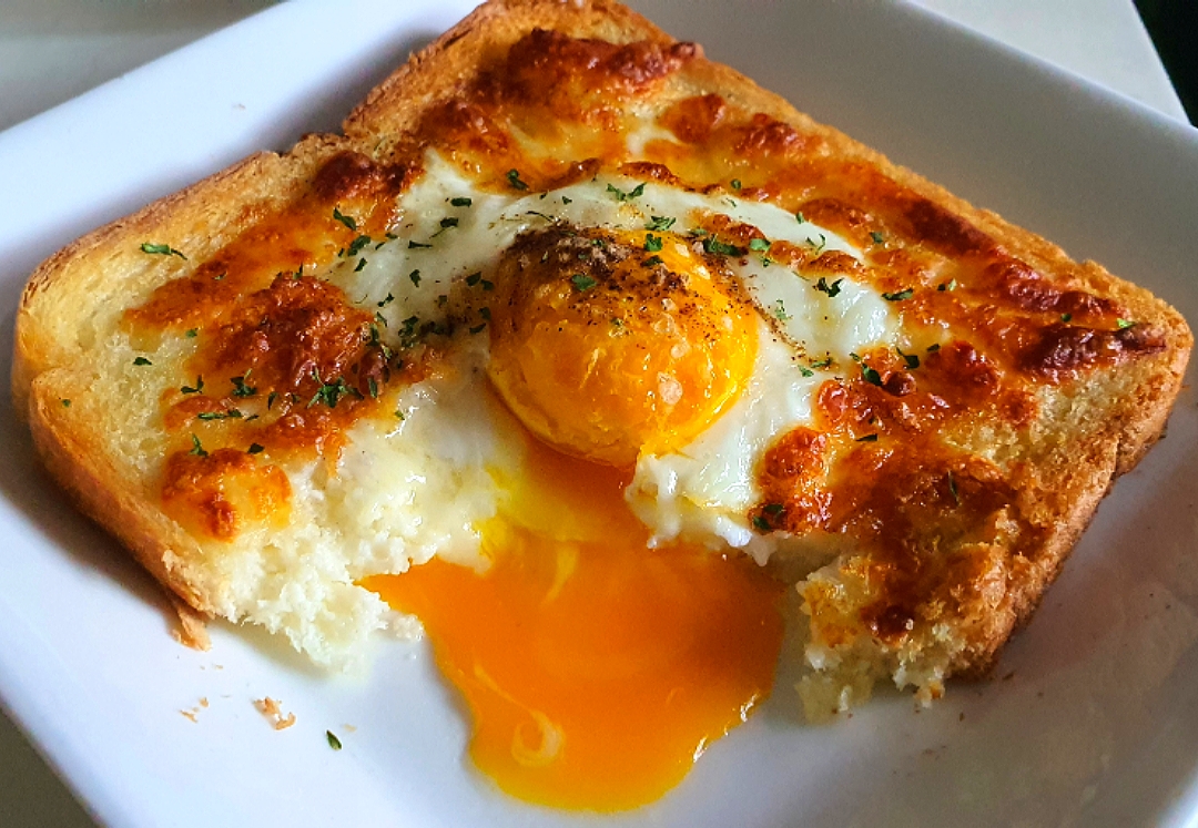 Good morning breakfast 30Dec 
mozzarella egg butter toast ~ airfryer 🌞🌻😋