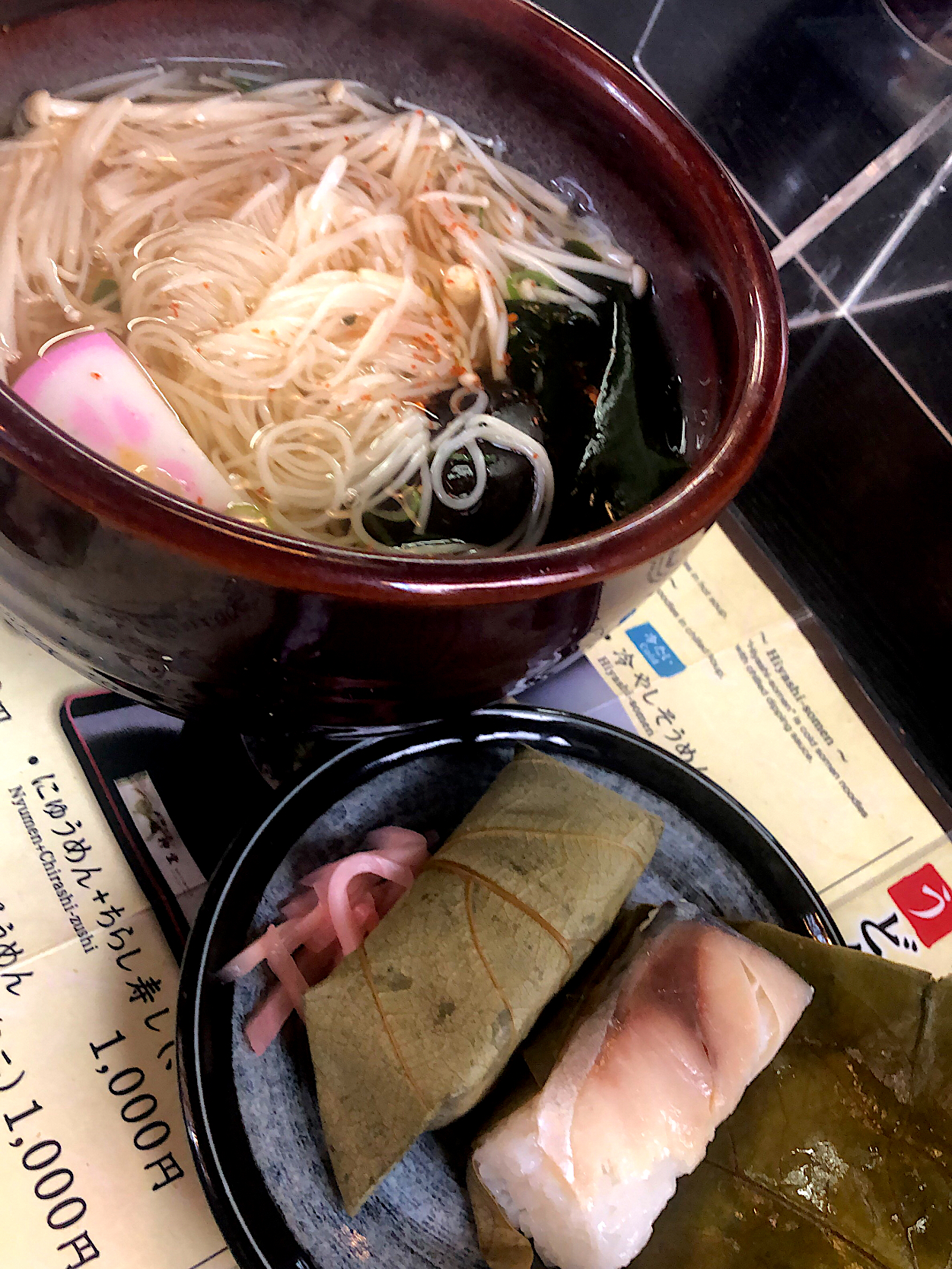 柿の葉寿司と三輪煮麺