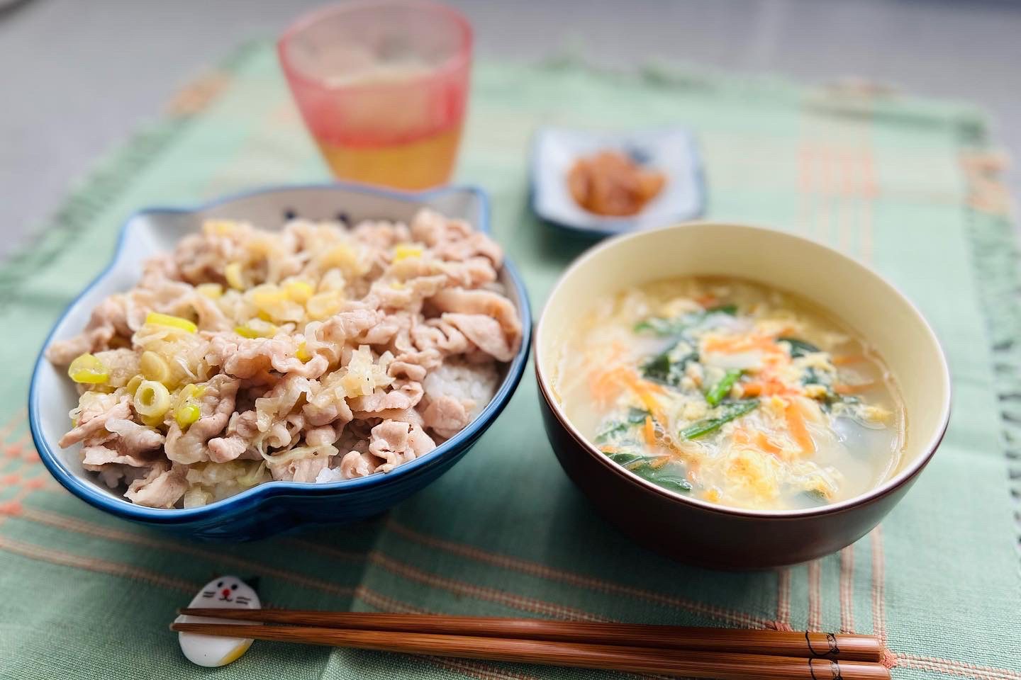 「ネギ塩豚丼＆中華野菜スープ」