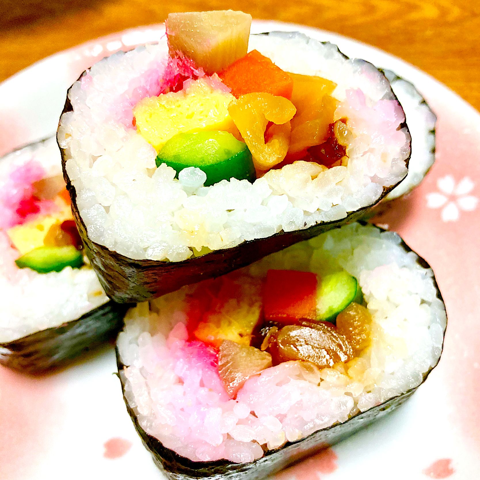 巻き寿司💕すし飯ピンクになっちゃった巻き😆