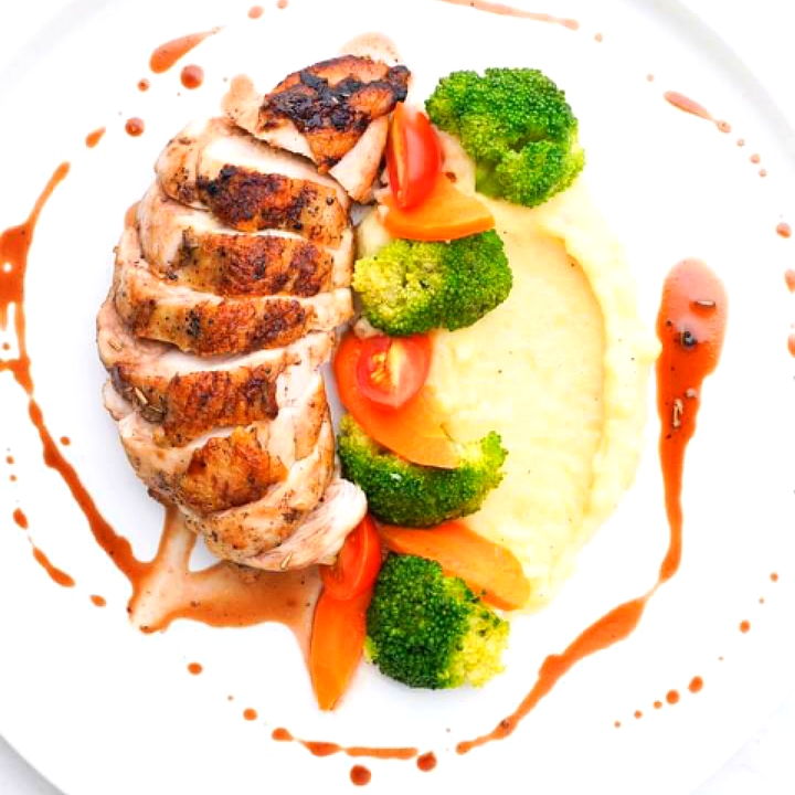 pan sear chicken breast with creamy mashed potato and red wine sauce