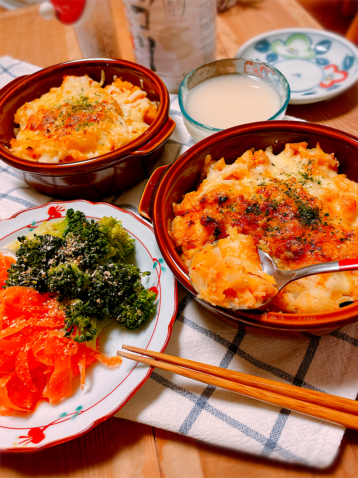 くまちゃんさんの料理　韓国風（韓国に嫁いだ😅）簡単パルマンティエ♪    と　ブロッコリーとにんじんのナムル