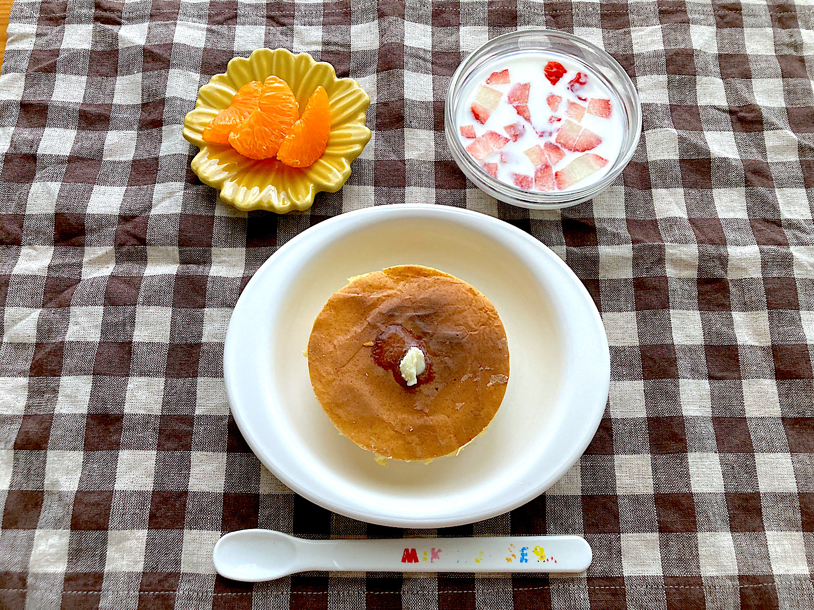 【離乳食】ホットケーキ、みかん、いちご、牛乳