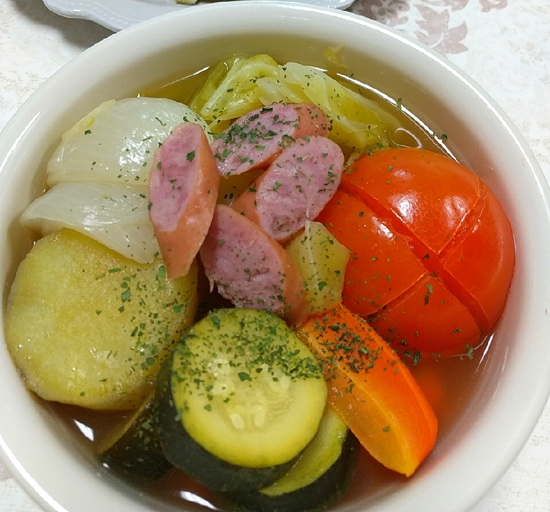 ☆今日のお昼ごはん☆　野菜たっぷりポトフ
