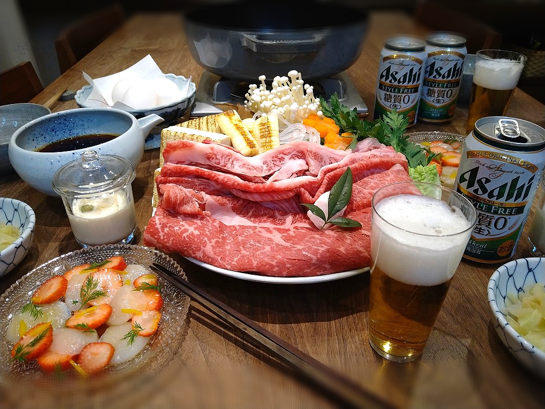 松阪牛のすき焼きとスタイルフリーのある食卓
