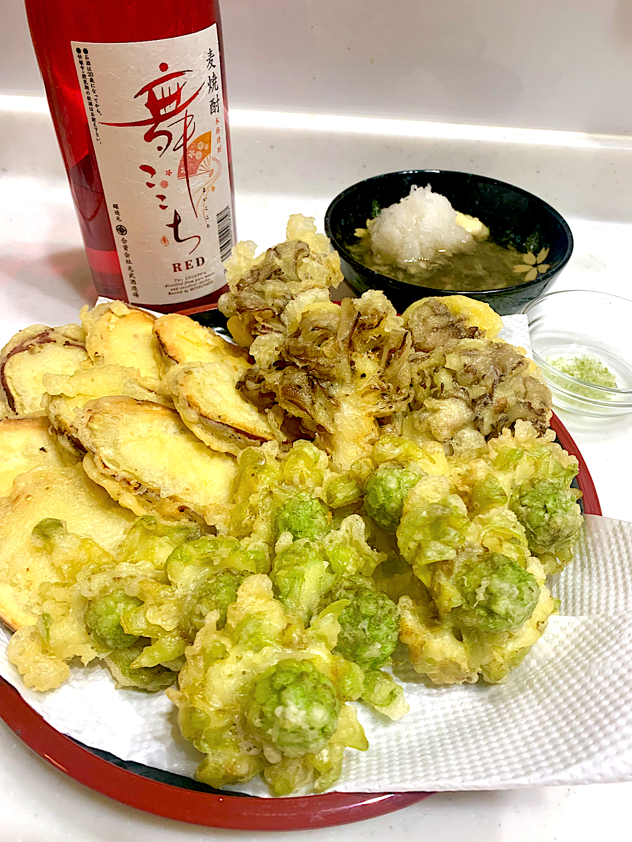 ふきのとうの天ぷら(さつまいもと舞茸も)