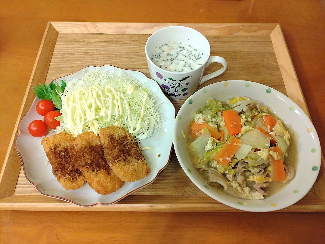 ☆イカフライ
☆豚肉　舞茸　人参　白菜煮卵とじ
☆ポタージュスープ