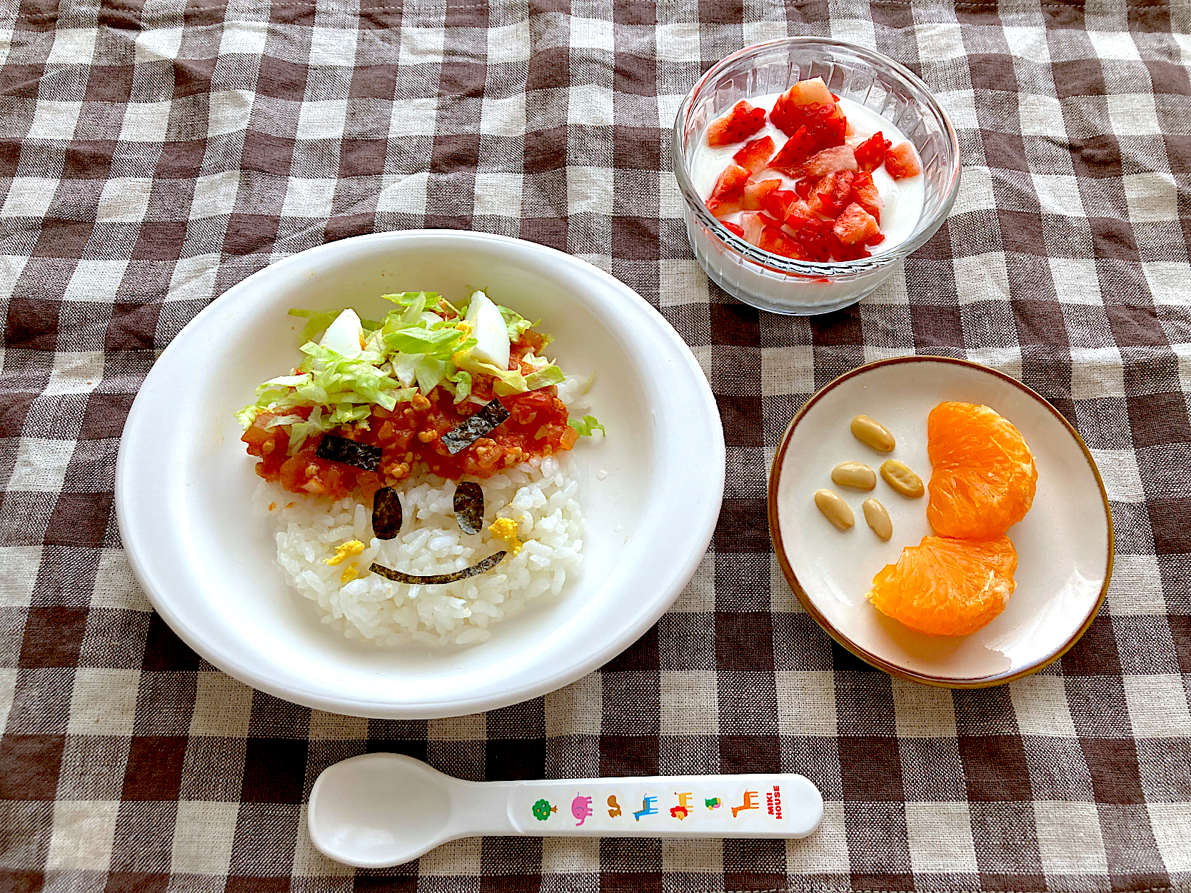 【幼児食】節分タコライス、みかんと大豆、いちごヨーグルト