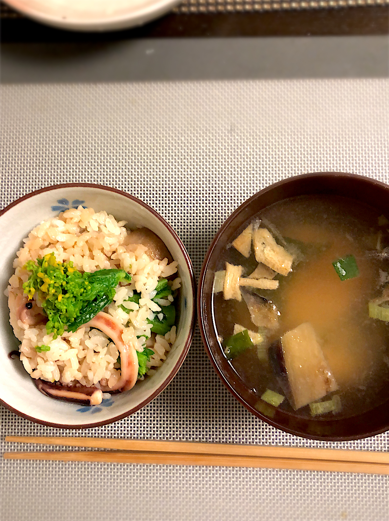 いかと里芋と菜の花の炊き込みご飯 ナスと油揚げのお味噌汁 Amanojaku Snapdish スナップディッシュ Id Eferda