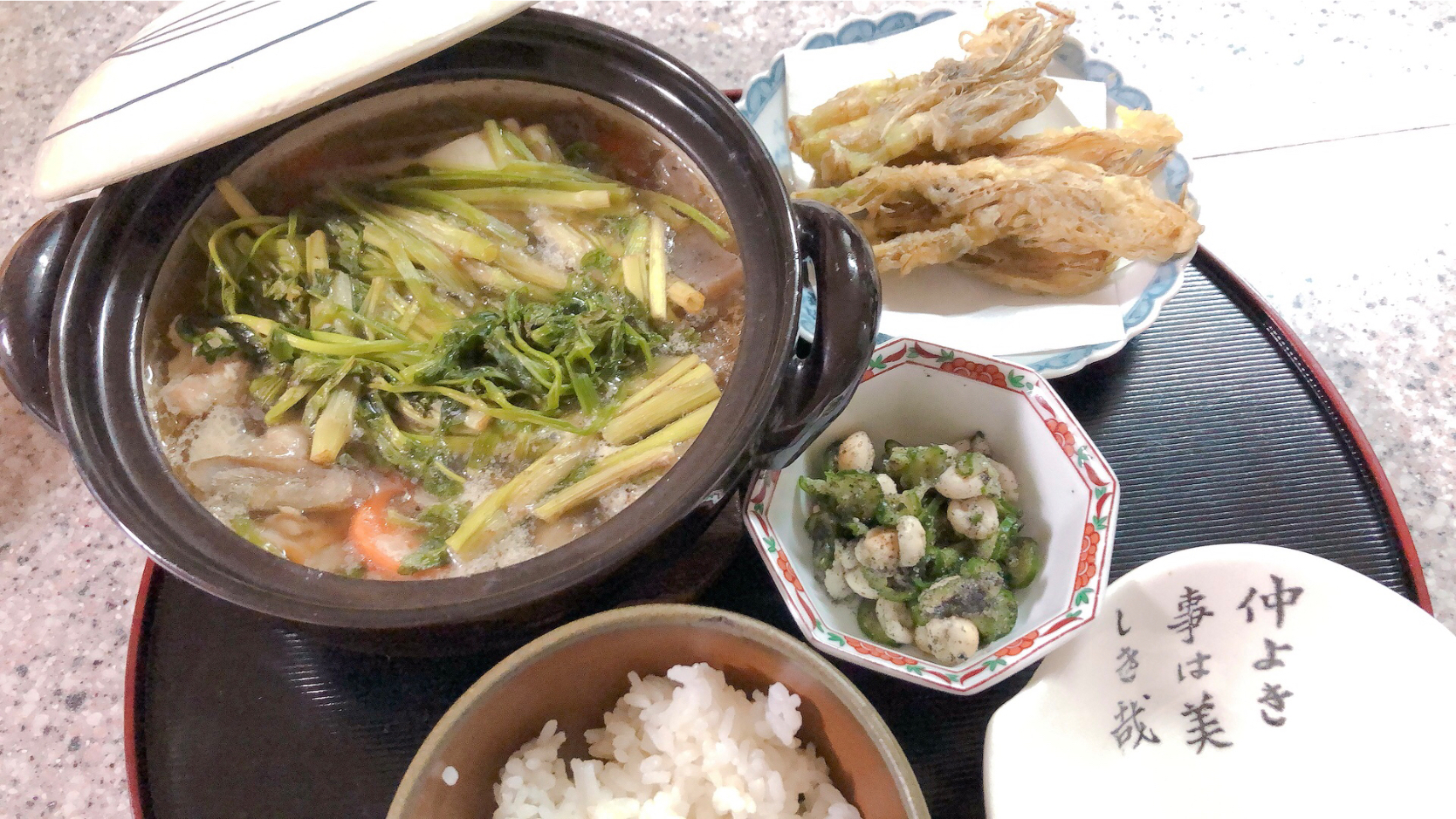 せり鍋・セリの根っこの天ぷら・豆麸と胡瓜の酢の物