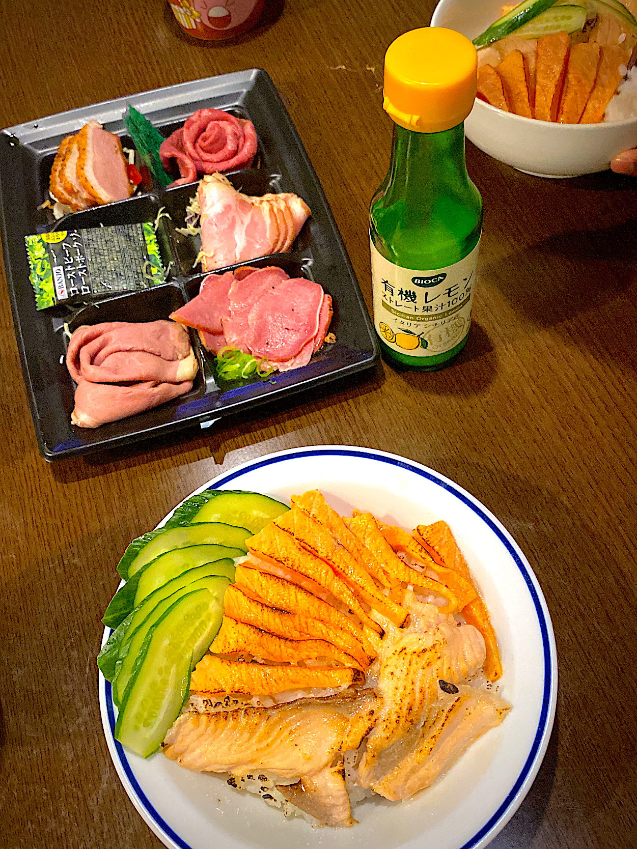炙りサーモン丼　ローストビーフ&ポーク