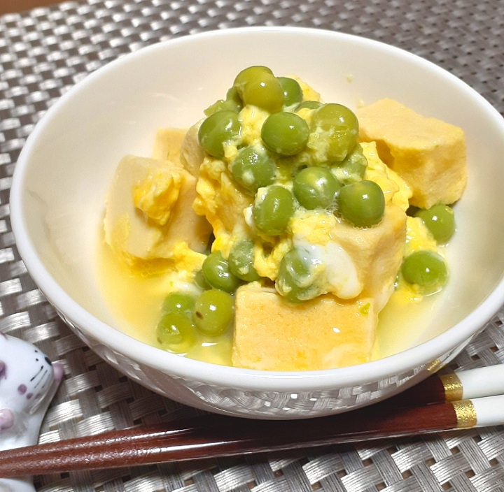 高野豆腐とエンドウ豆卵とじ