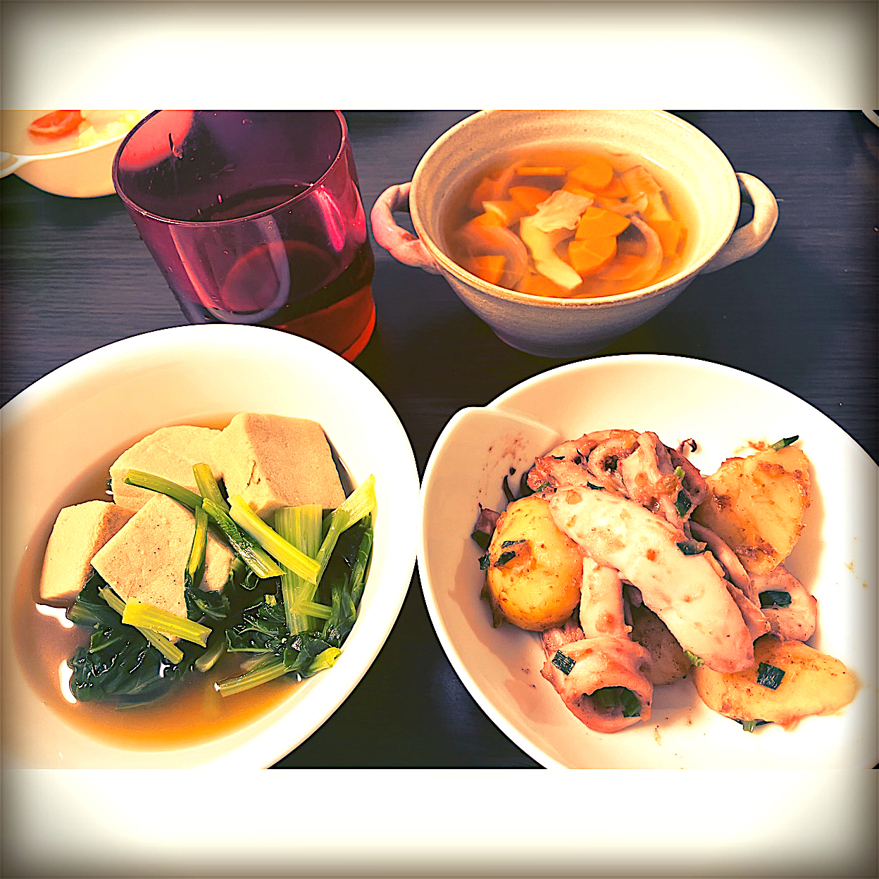 いかとじゃがいものガリバタ炒め、小松菜と高野豆腐のお浸し、えりんぎとにんじんのスープ