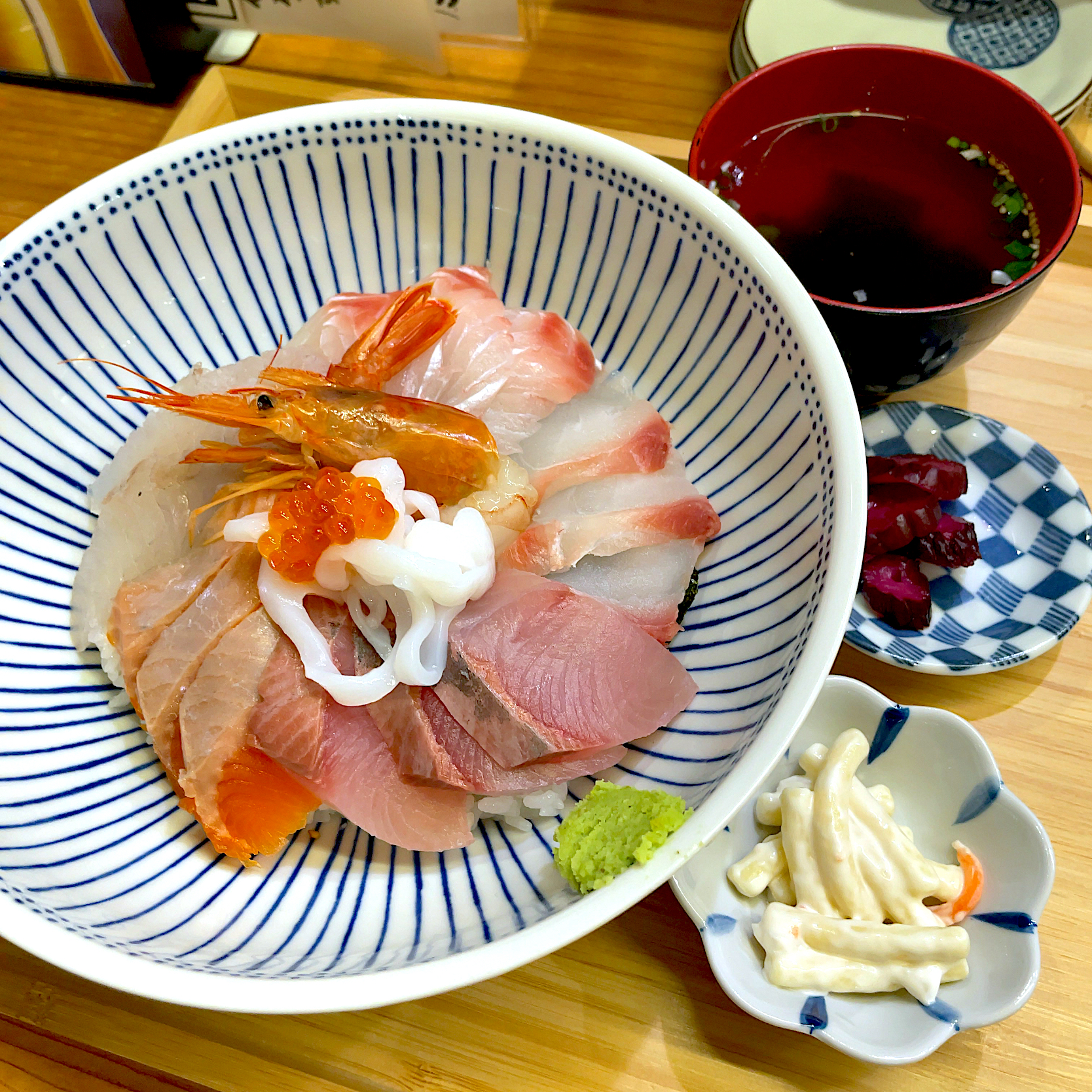 博多魚助の豪快海鮮丼ランチ