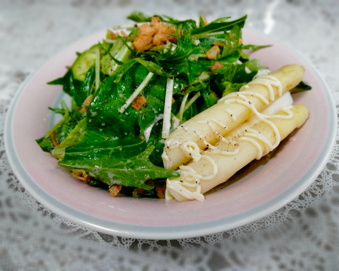 今が旬☆北海道の白アスパラ
白アスパラ添え生野菜サラダ