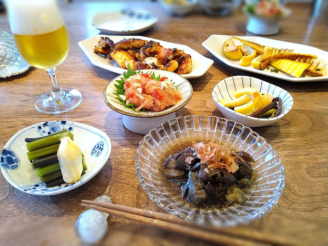山菜料理のある食卓