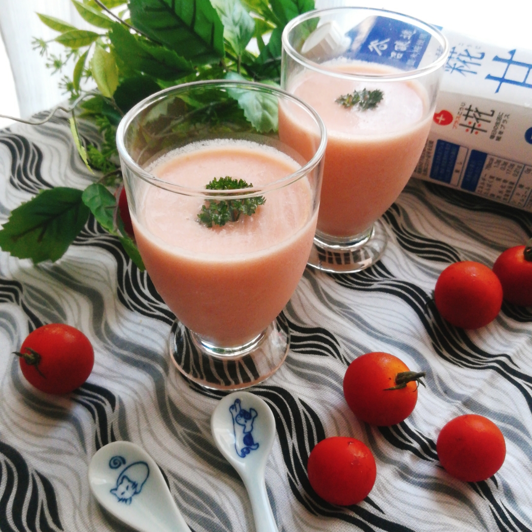 糀甘酒+冷凍トマト+はんぺん=
超簡単美味な冷製トマトスープ🍅