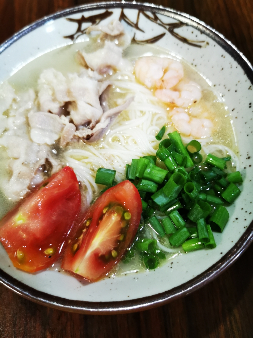 菜園自家製トマトと再生ネギの塩素麺👌グ〜です😀