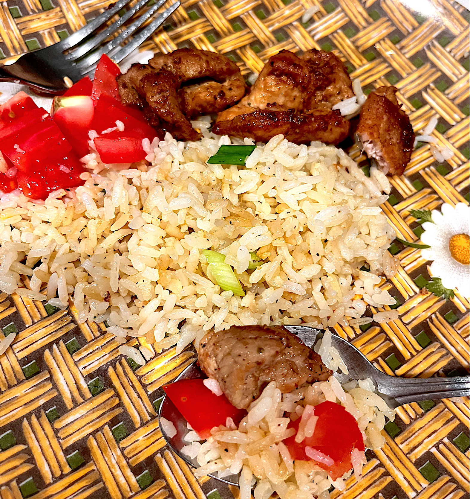 Let’s Eat🍽 fried rice, chopped tomato, and pork tapa😍