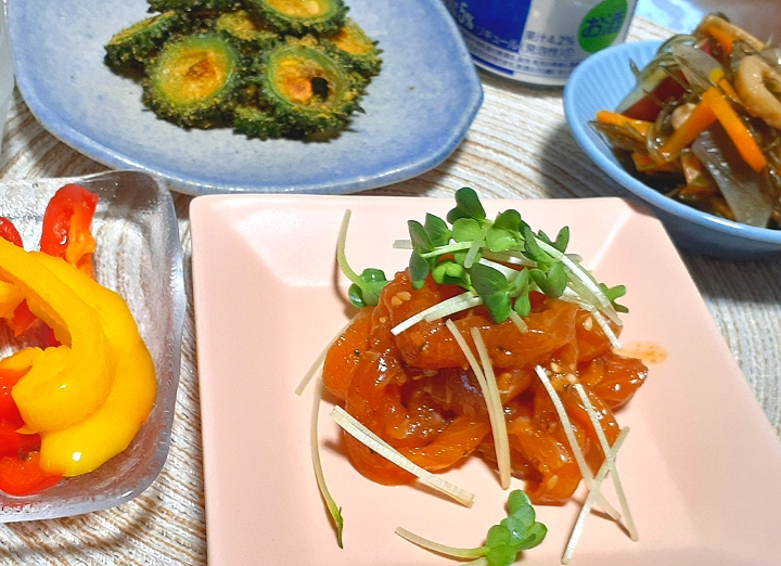 サーモンのユッケ風🍃
パプリカ甘酢漬け
ゴーヤ素揚げカレー風味
切り昆布煮物