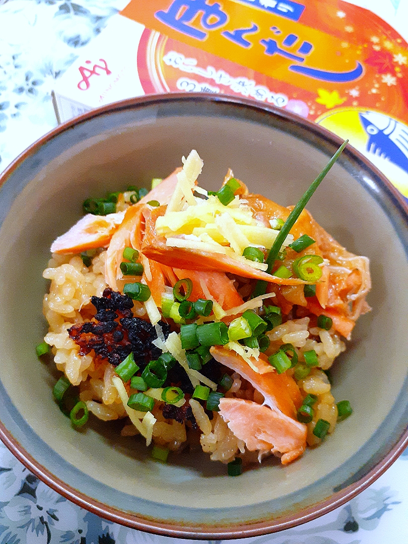 @きなこさんの料理 🔷新米と🐟焼きサーモンの土鍋ご飯🍚20220924🌙✨🔷
