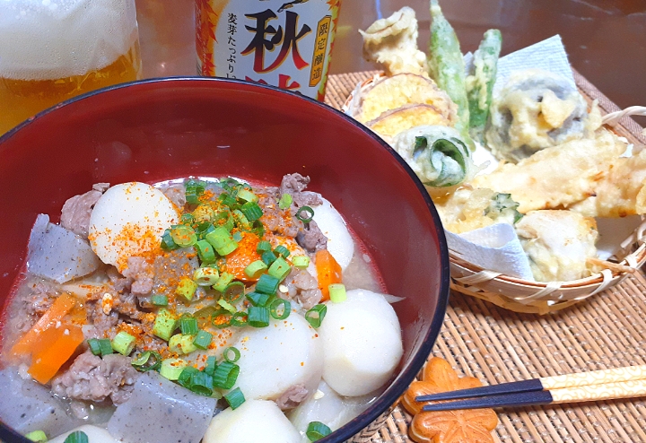 芋煮🍜
天ぷら
　（太刀魚大葉巻き　ししとう
　さつまいも　ささみ　椎茸）